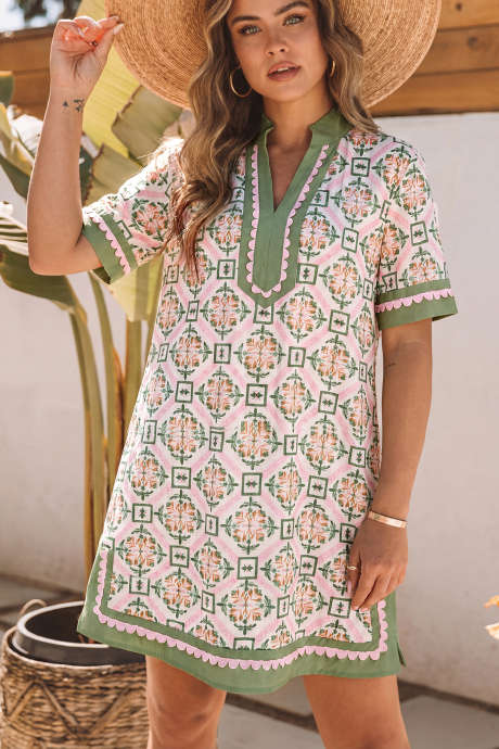 Večbarvna ohlapna mini obleka s kratkimi rokavi in ​​geometrijskim cvetličnim potiskom v boho stilu