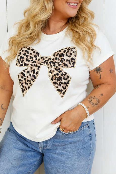 Valkoinen plus-kokoinen leopardikuvioinen rusettibrodeerattu rento T-paita