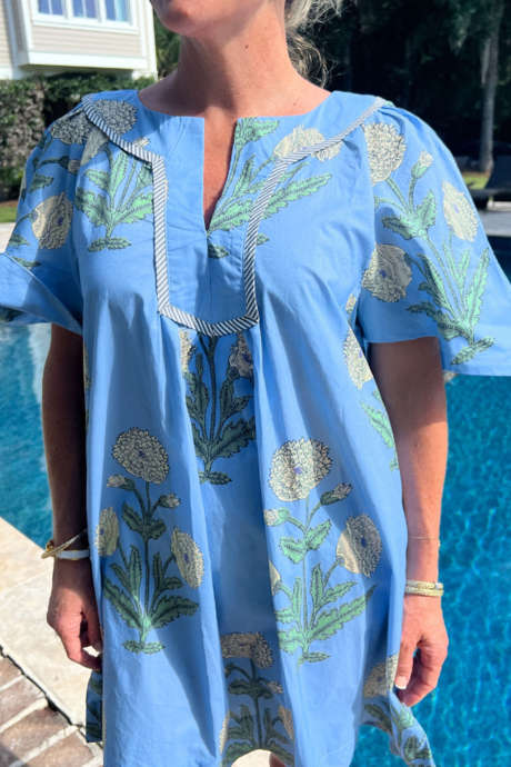 Taivaansininen ja sinivihreä kukkakuvioinen lyhythihainen raidallinen reunustettu halkiokauluksinen minimekko PL613564-P420