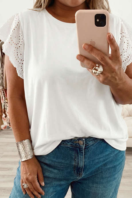 Valkoinen virkattu lyhythihainen t-paita silmukoilla ja virkatuilla silmukoilla