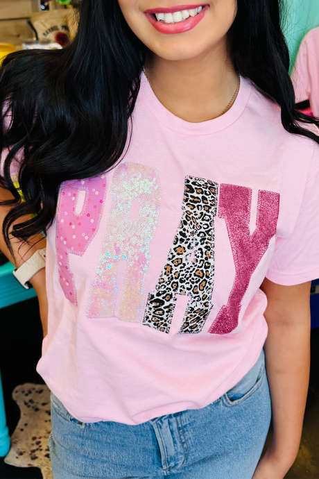 ピンクのPRAYスパンコールレオパードマルチパッチグラフィックTシャツ