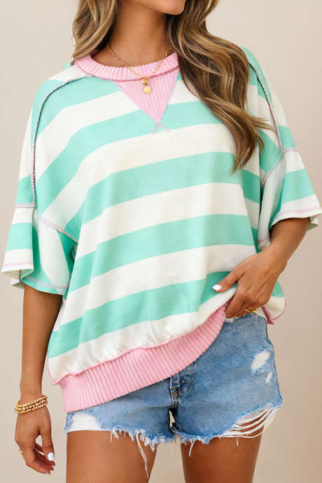 Oversized majica z zelenimi črtami in vidnimi šivi