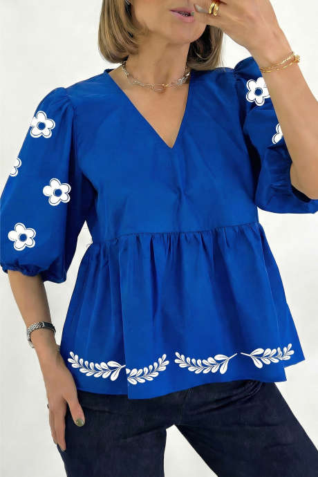 Tummansininen kukkakirjailtu babydoll-pusero