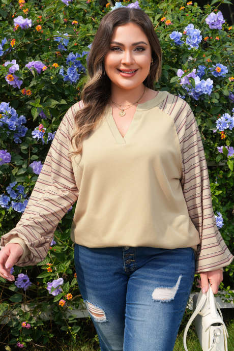 Pergamenttiraidallinen raglan-hihainen neulepusero, jossa lovipääntie ja raakareuna