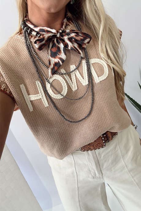 Lyhythihainen, pergamentilla koristeltu neulepusero, jossa on kontrastiväriset reunukset ja HOWDY Western -neulepusero