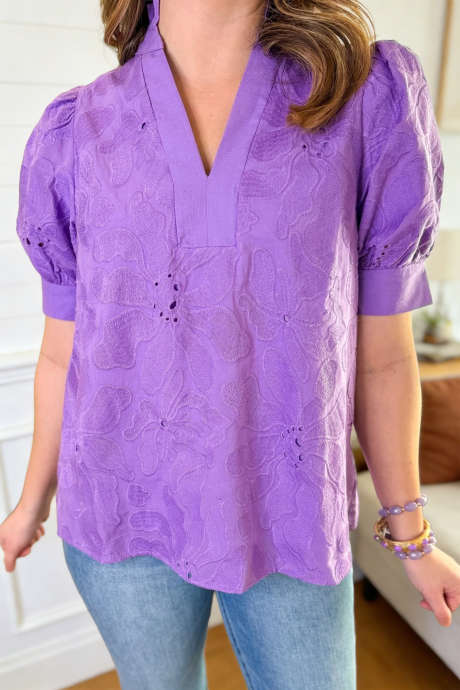 Bluza z V-izrezom in vezenim cvetličnim vzorcem glicinije