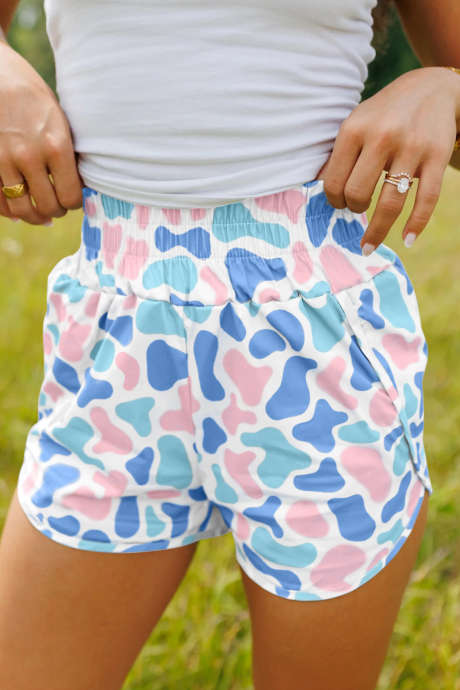 Nebesno modre maskirne kratke hlače z visokim pasom in naborki