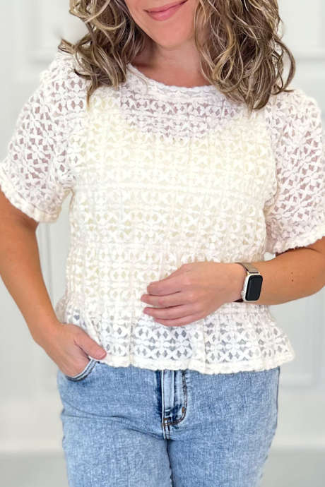 ベージュのGot To Be Cuteトップス