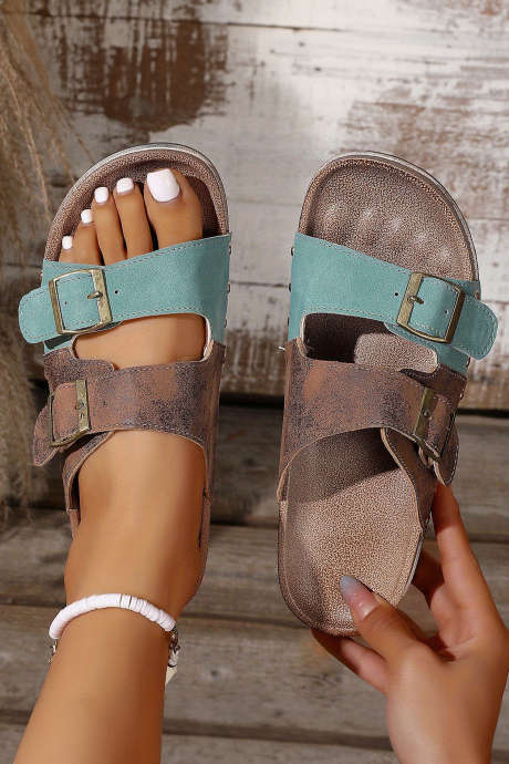 Svetlo modri dvobarvni copati iz umetnega semiša z retro zaponkami