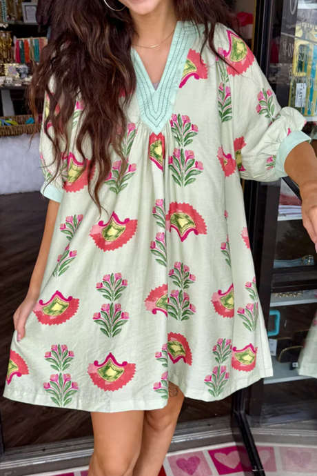 Zelena etnična cvetlična obleka z V-izrezom in napihnjenimi rokavi