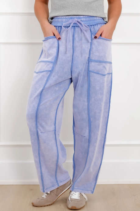 Himmelblå, synlige sømdetaljer i mineralvask med snøring