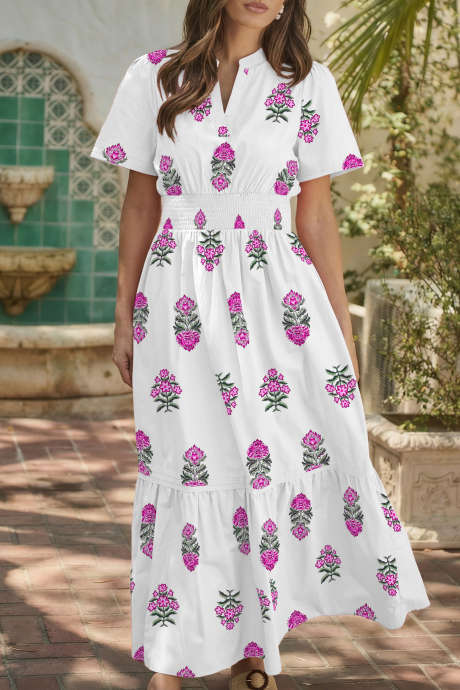 Hvit blomstertrykk splittet hals rynket maxikjole med høy midje og rysjer