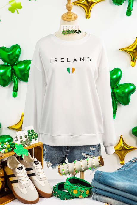 Hvit IRELAND genser med fargeblokker og broderi i hjerteform