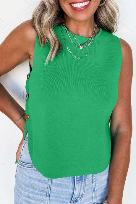 كنزة صوفية خضراء زاهية بدون أكمام، بياقة دائرية وأزرار جانبية