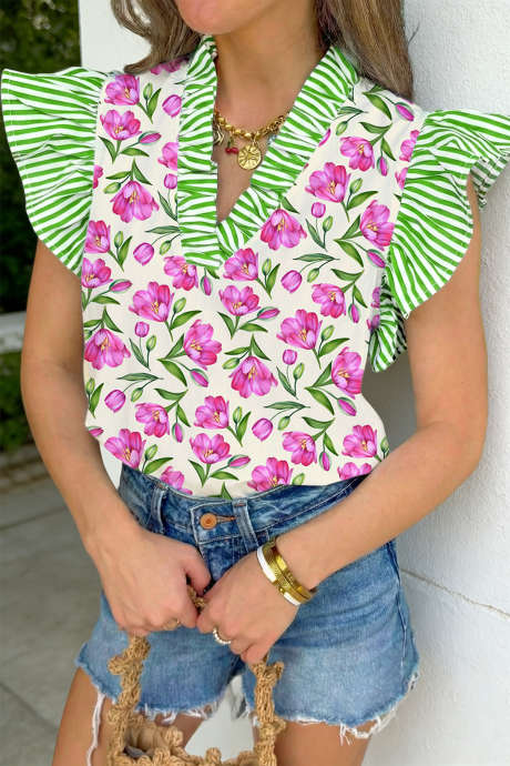 Večbarvna bluza s sladkim cvetličnim potiskom, črtastimi naborki in V-izrezom