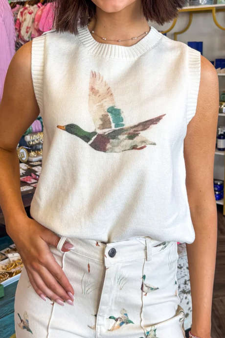 Bel rebrasti pulover z obrobo iz race mlakarice