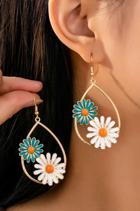 Boucles d'oreilles pendantes en forme de double marguerite dorée BH014838-P12