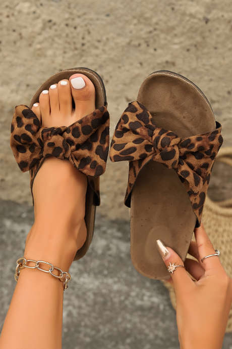 Retro copati iz plute z leopardjim vzorcem in pentljo