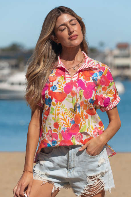 Blouse met rozenstreepjes, kraag, V-hals, korte mouwen en bloemenprint