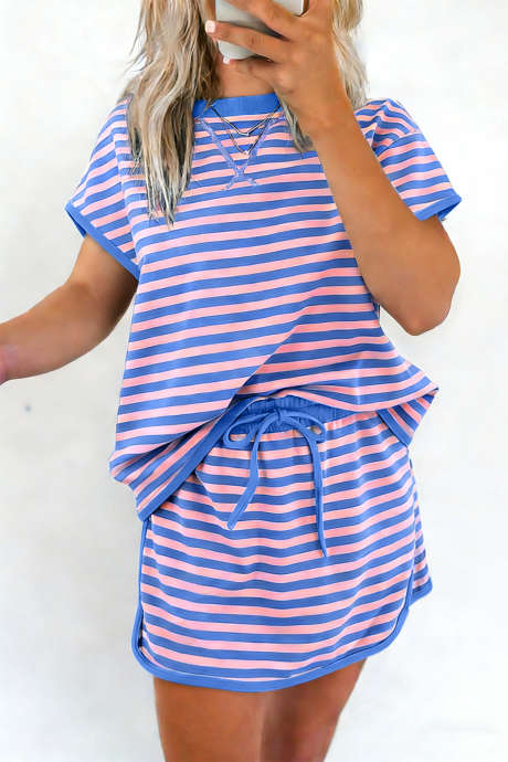 Komplet s kratkimi rokavi in ​​krilom v modri črti