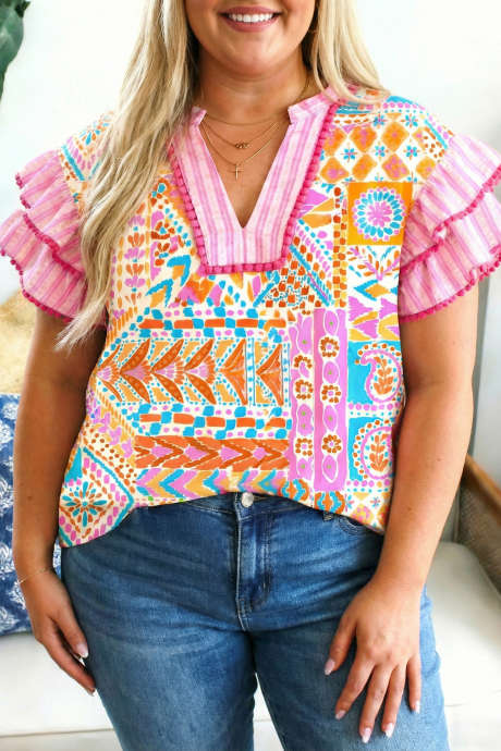 Bluza z geometrijskim potiskom in kontrastnimi obrobami za večje velikosti s črtami in V-izrezom