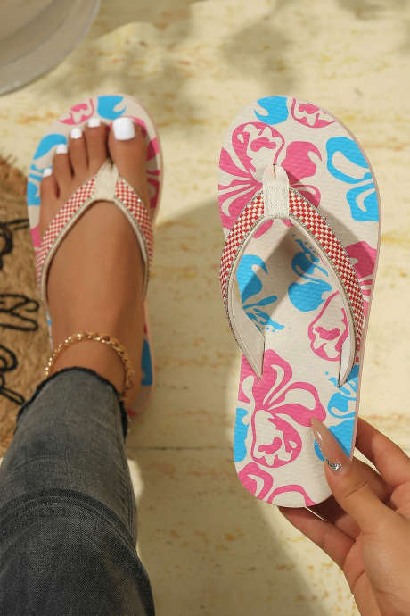 Japonke s cvetličnim potiskom na pergamentu za počitnice na plaži