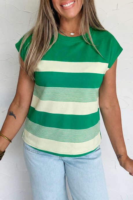 Majica z okroglim izrezom in kratkimi rokavi z zeleno črto in mešanim potiskom