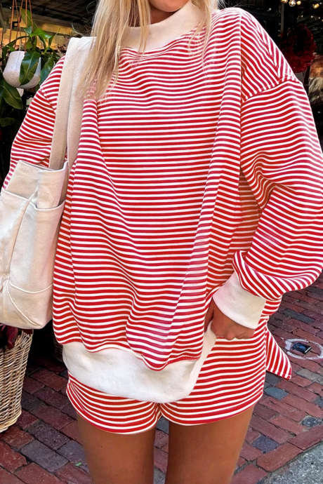Set ng Oversized na Sweatshirt at Shorts na may Red Stripe