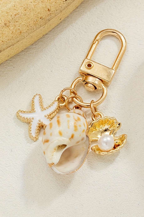 Obesek za ključe z zlatimi školjkami, morsko zvezdo in biseri