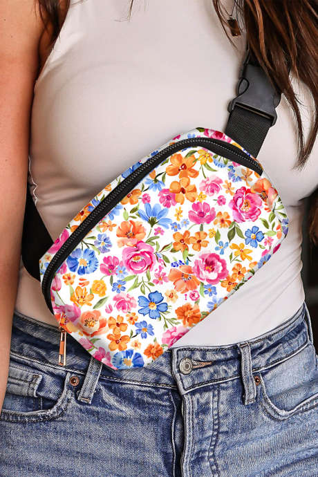 Torba za čez ramo s širokim trakom in zaponko z belim cvetličnim vzorcem