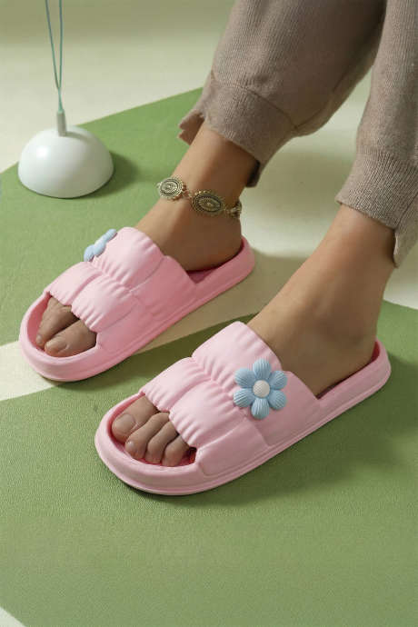 Lahki copati z roza ljubkim cvetličnim dekorjem