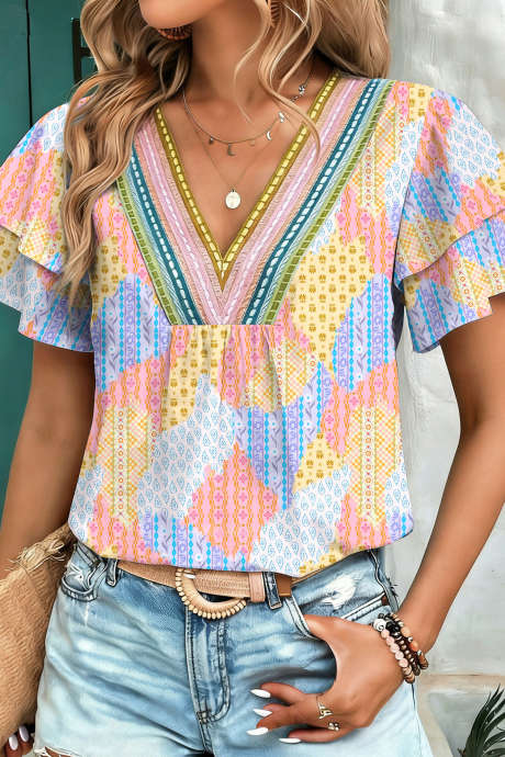 Večbarvna bluza z naborki in naborki z v-izrezom s potiskom