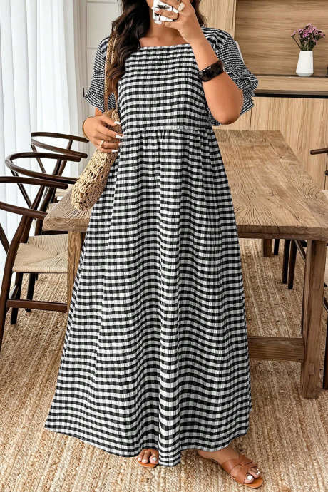 Črna obleka s kratkimi rokavi in ​​karo potiskom za večje velikosti s kvadratnim ovratnikom