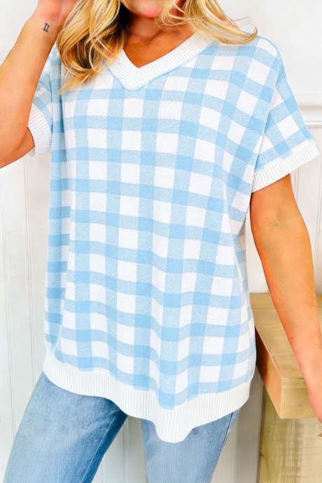 Himmelblå prikkete/rutete trykk ribbet kant V-hals kortermet strikkegenser