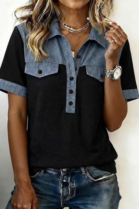 Črna polo majica z vaflji in barvnimi bloki iz jeansa z gumbi