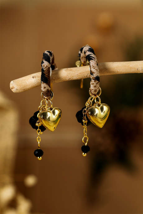 Zlati uhani z odprto zanko in napihnjenim srcem ter leopardjim vzorcem