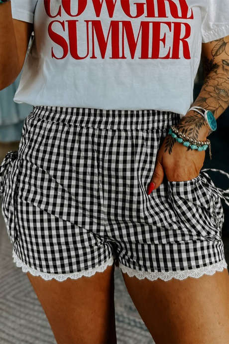 Svarte shorts med gingham-blonder og lommer