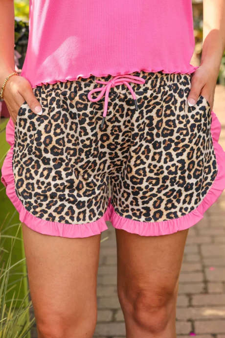 Khaki shorts med prikker/rutete/leopardmønster og kontrasterende rysjer