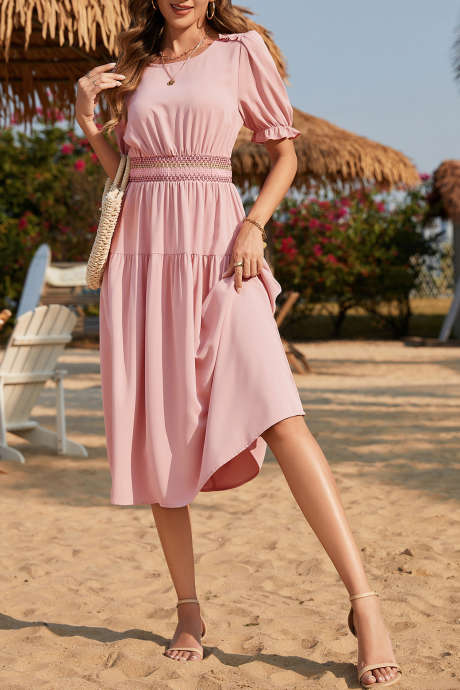 Abito midi a maniche corte con elastico in vita e arricciatura a contrasto color rosa chiaro LC6126850-P1010