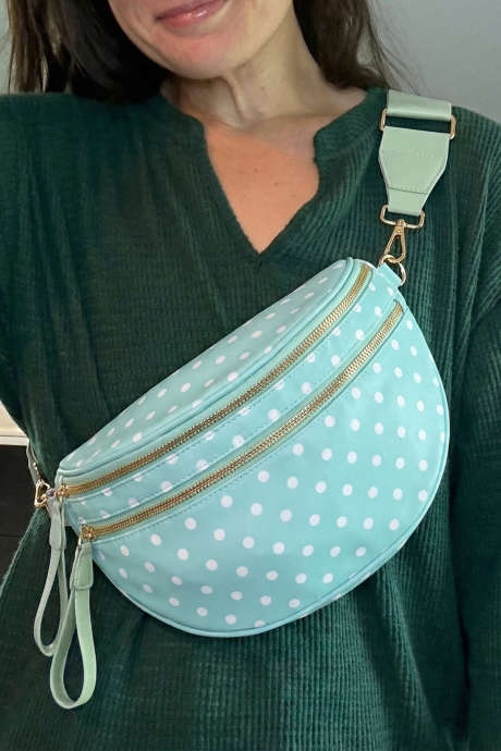 Geantă crossbody Beau albastră cu imprimeu retro cu buline și fermoar dublu