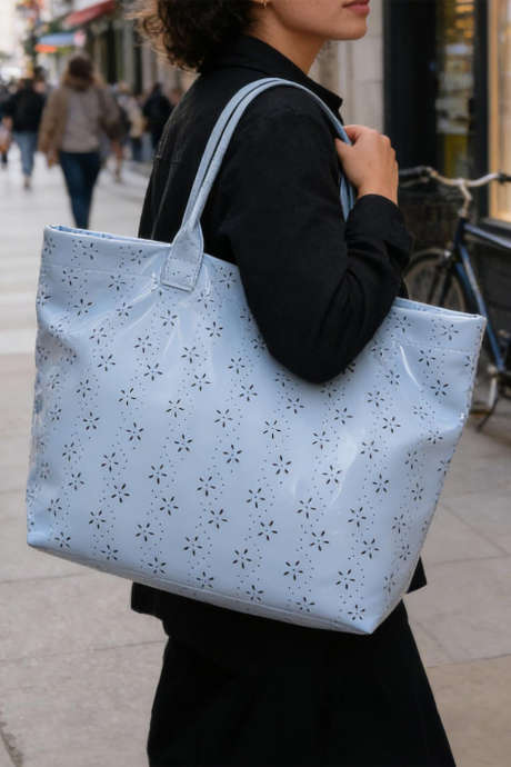 Bolsa de compras impermeável em PVC brilhante com estampa floral em azul-escuro