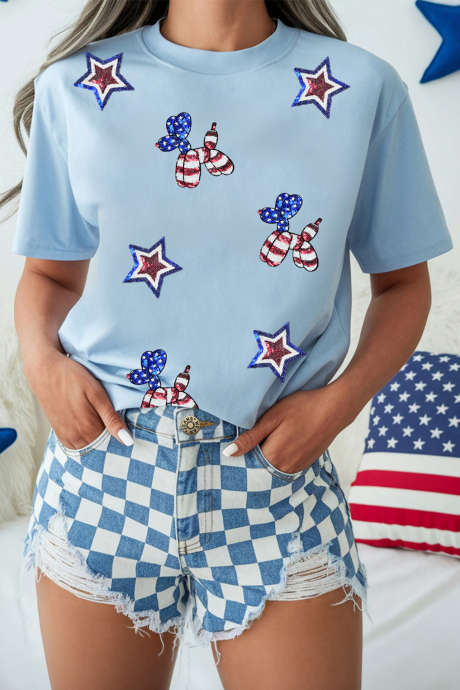 Camiseta de cuello redondo con estampado de lentejuelas inspirada en la bandera estadounidense, color azul claro LC25231969-P4