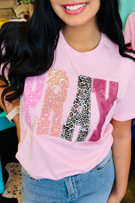ピンクのPRAYスパンコールレオパードマルチパッチグラフィックTシャツ