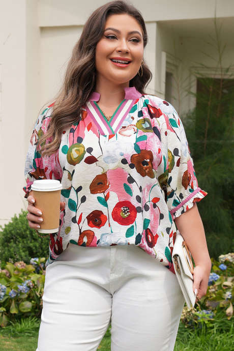 Rosa V-hals med korte puffermer, blomsterbluse i pluss-størrelse