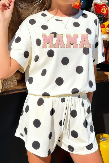 Avslappet MAMA Chenille-shorts med polkaprikker og bokstaver