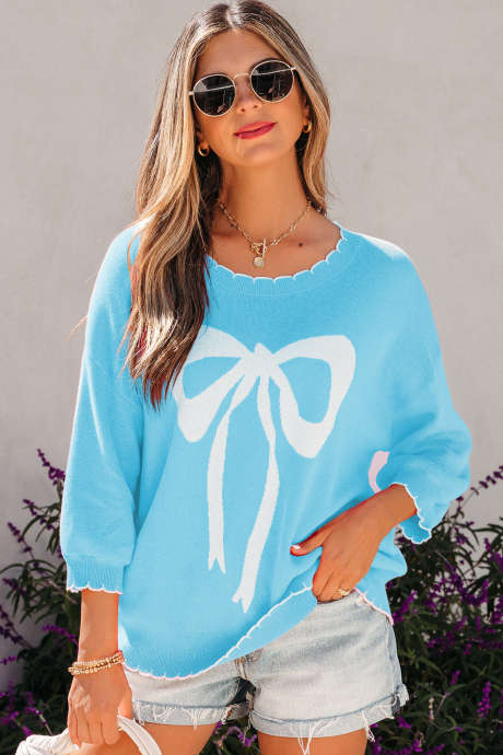 ライトブルーの大きなリボンボウプリントのコントラストステッチトリムドロップショルダーセーター