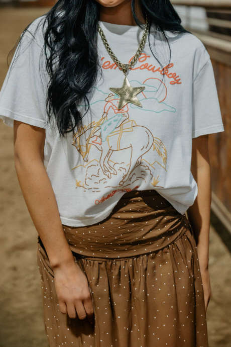 White Ride em Cowboy Embroidered Graphic Tee
