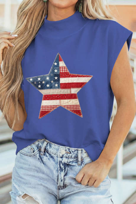 Himmelblå topp med høy hals og patriotisk stjernetrykk i fuskelappeteppe
