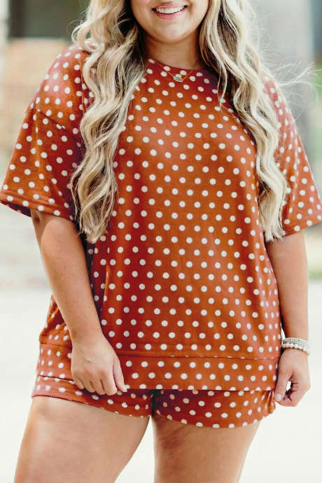 Rjav komplet majic s spuščenimi rameni in potiskom pikic, plus size, kratek komplet PL628992-P1720