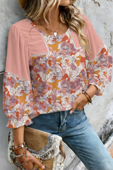 Rosa blomstertrykk med blondekant og fargeblokkdetaljer og 3/4-ermer